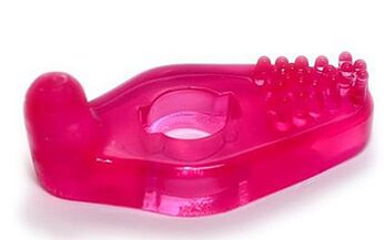 Προσάρτηση πέους που διεγείρει την κλειτορίδα μιας γυναίκας